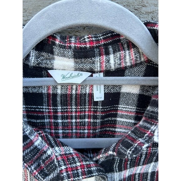 Woolrich women's black and red plaid, well made,‎ warm flannel shirt.  Sz M - Picture 3 of 4